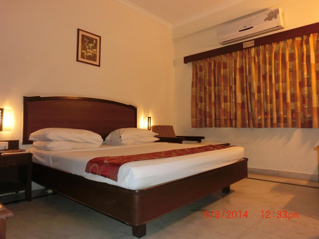 Hotel Thulashi Park Madrás Habitación foto