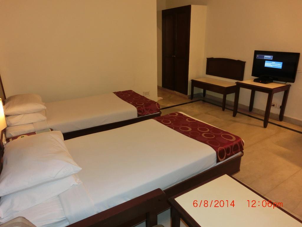 Hotel Thulashi Park Madrás Habitación foto