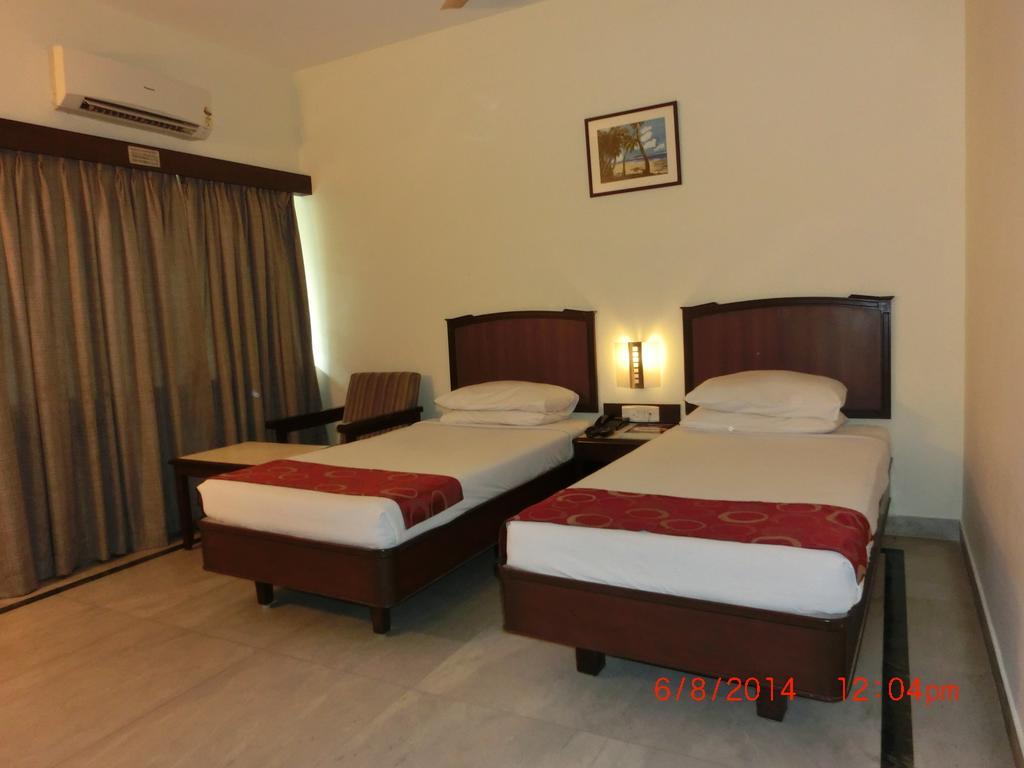 Hotel Thulashi Park Madrás Habitación foto
