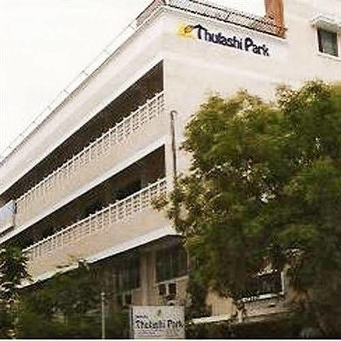 Hotel Thulashi Park Madrás Exterior foto
