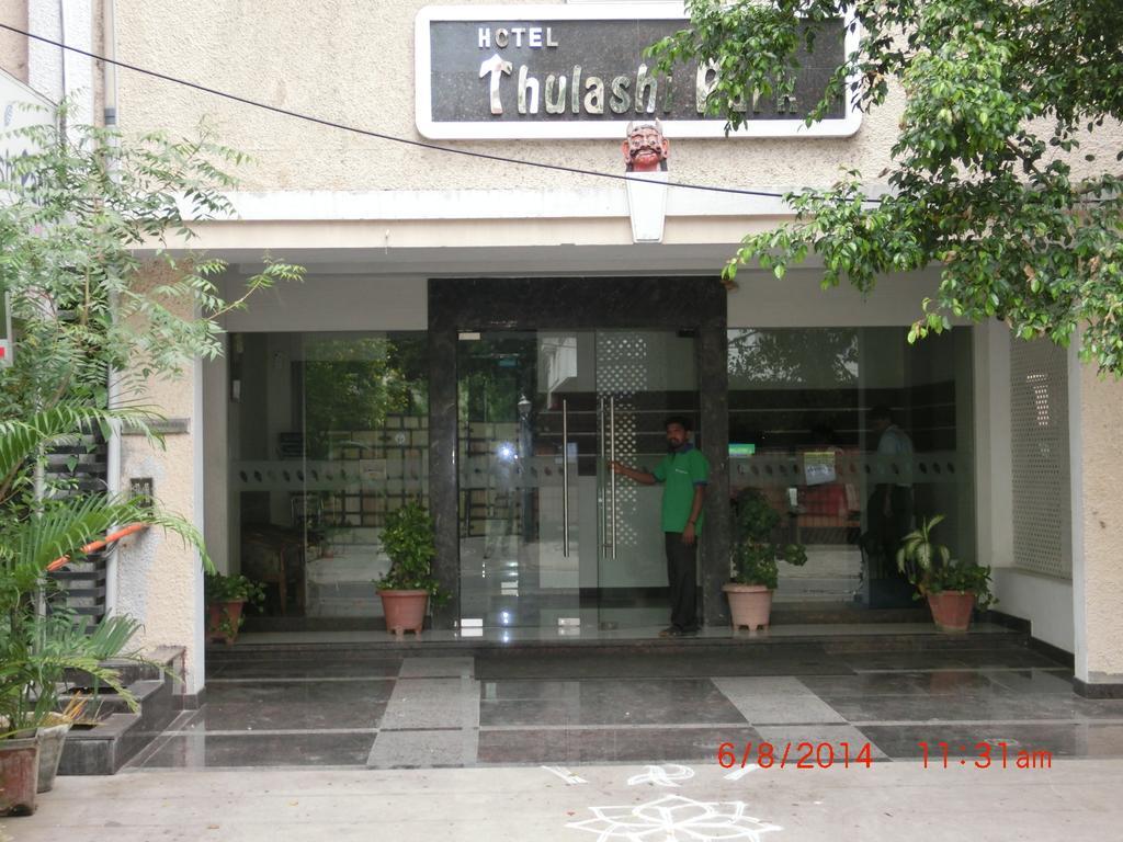 Hotel Thulashi Park Madrás Exterior foto