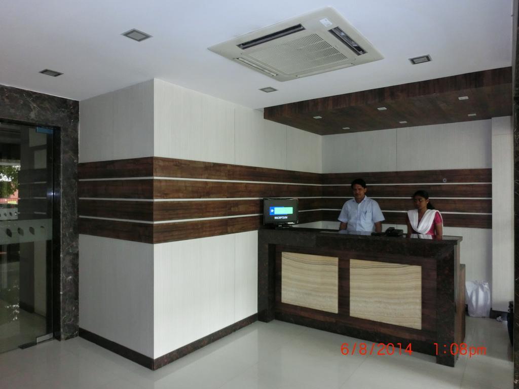 Hotel Thulashi Park Madrás Exterior foto