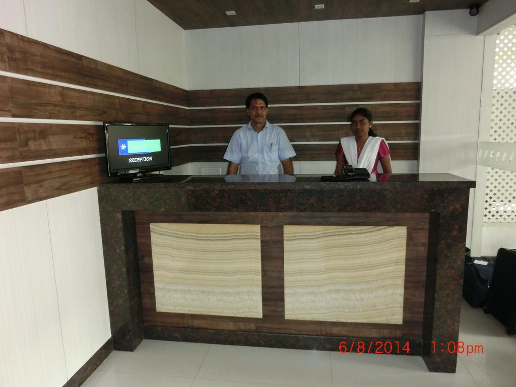 Hotel Thulashi Park Madrás Exterior foto