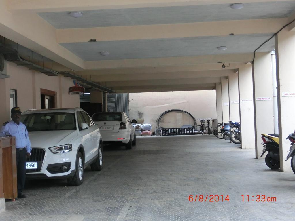 Hotel Thulashi Park Madrás Exterior foto