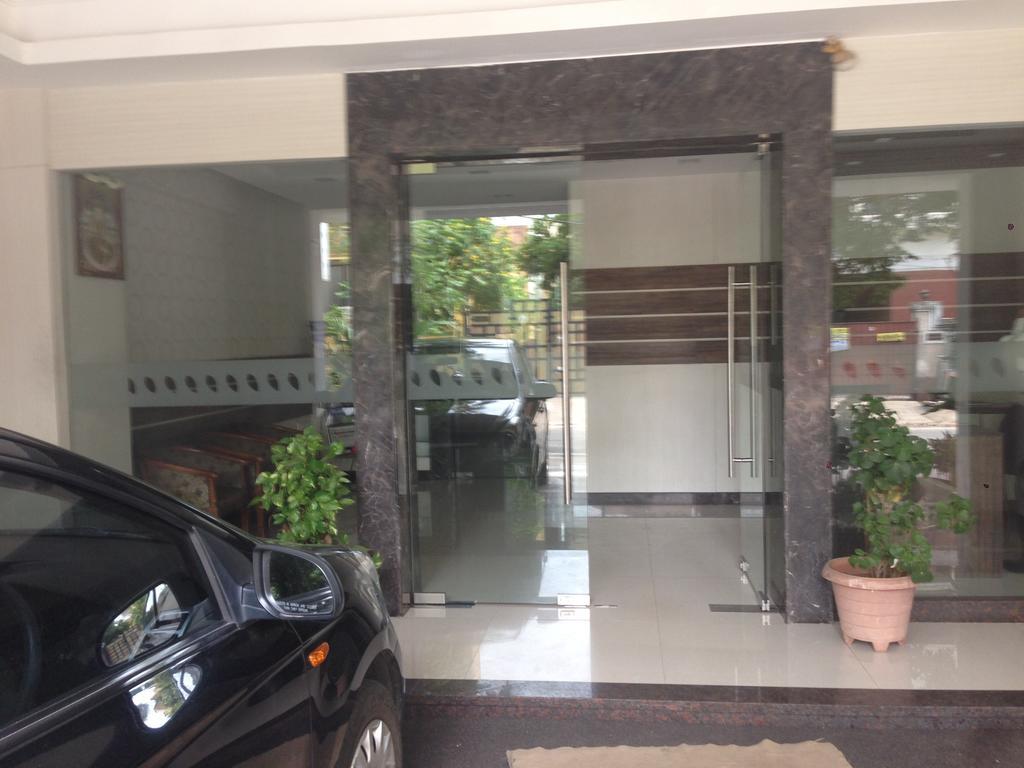 Hotel Thulashi Park Madrás Exterior foto